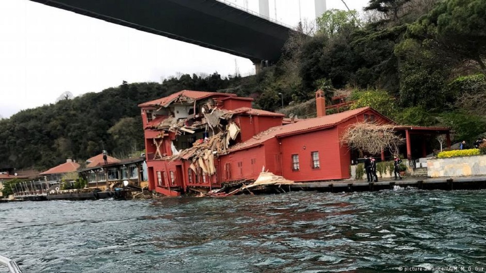 Zerstörtes Haus nach Tanker-Unfall (2018). (Foto: picture-alliance/AA/M. M. G. Gur)