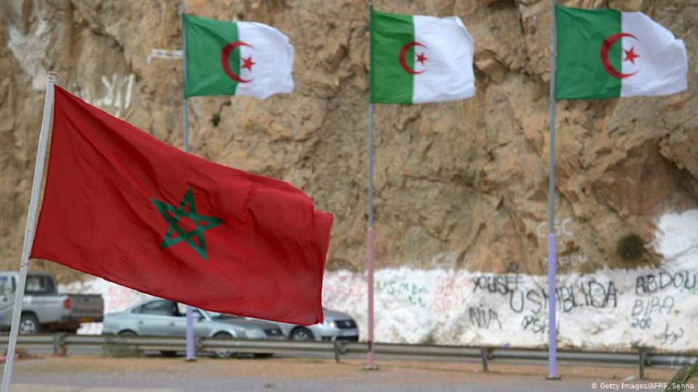 كيف يمكن أن تؤثر القطيعة بين الجزائر والرباط على مزدوجي الجنسية والعمال المغاربة في الجزائر؟