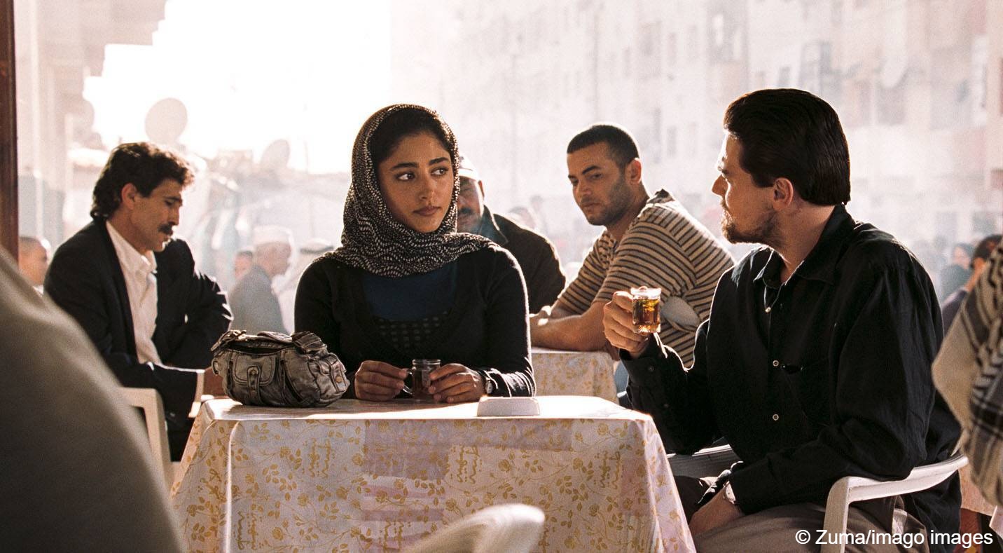 Im Film "Body of Lies" von Ridley Scott verliert sich Leonardo di Caprio, hier mit Golshifteh Farahani, in einem Labyrinth von Geheimdiensten, Milizen, Attentätern und Höflingen; (Foto: Imago)