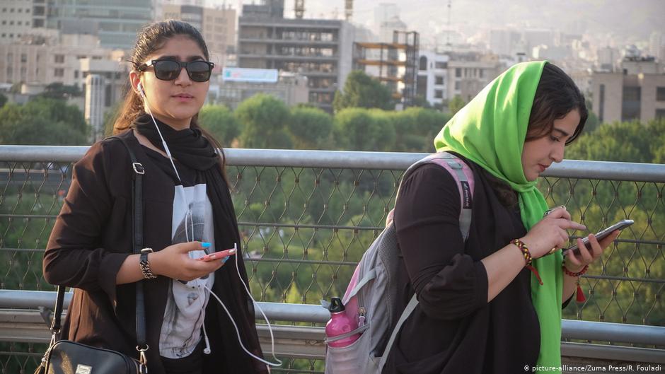 نساء في إيران. Frauen im Iran; Foto: picture-alliance/Zuma Press/R. Fouladi