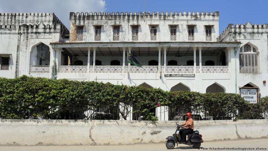 Heimat mit unterschiedlichen Kultur-Einflüssen: Das Palastmuseum in Stone Town, Sansibar.