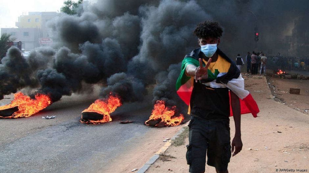 Proteste im Sudan gegen den Militärputsch: Die internationale Gemeinschaft ist weit von einer Einigung in der Antwort auf die Krise im Sudan entfernt. 