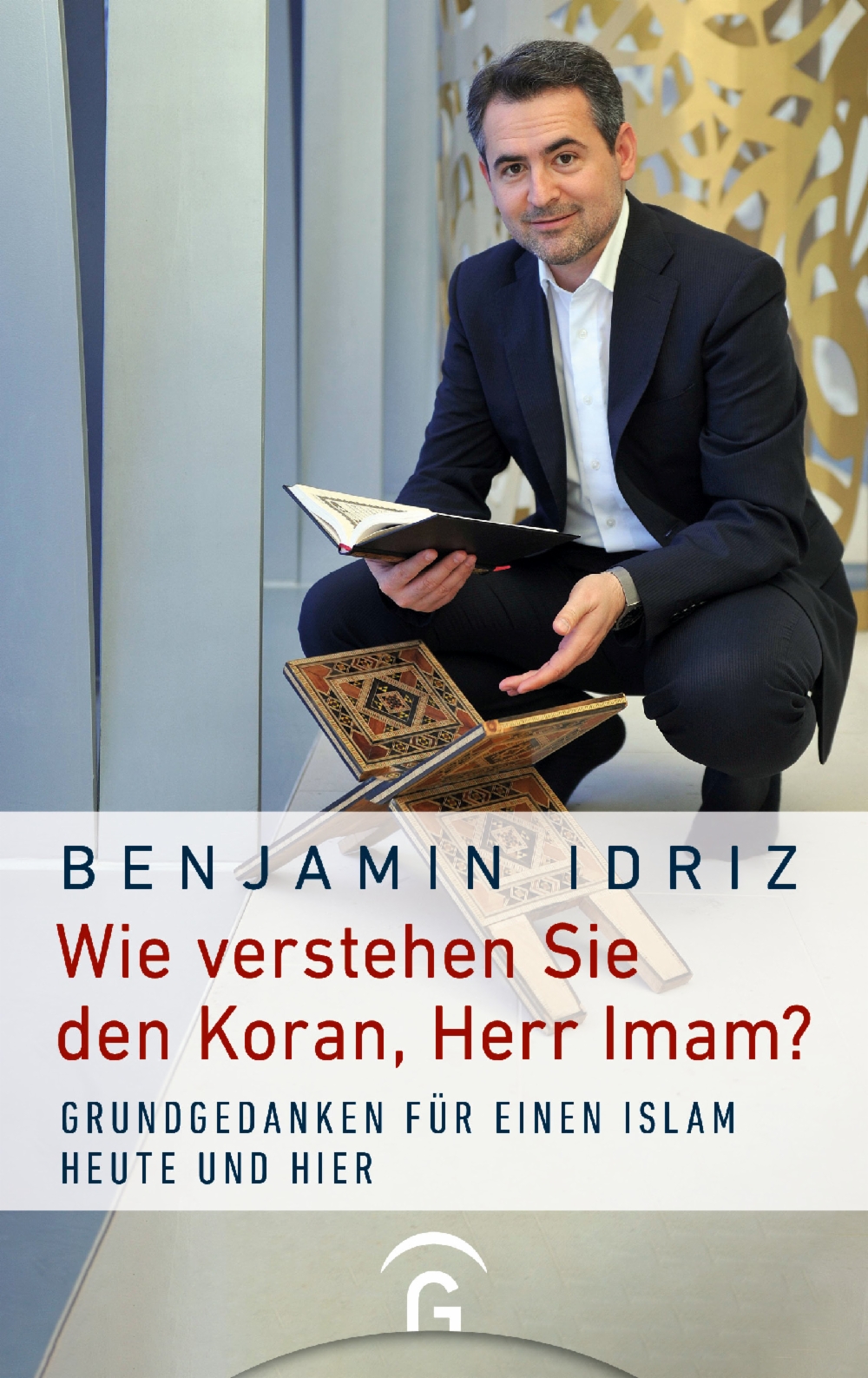 تأليف بنيامين إدريس  - الغلاف الألماني لكتاب "كيف تفهم القرآن يا حضرة الإمام؟ أفكار أساسية لإسلام يناسب زماننا ومكاننا"، (صدر عن دار نشر غُوتَرْسْلُو، سنة 2021. Buchcover von Benjamin Idriz "Wie verstehen Sie den Koran, Herr Imam?", Gütersloher Verlagshaus 2021; Quelle: Verlag