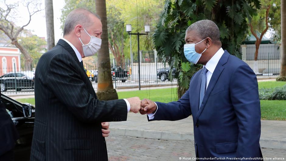 Turkey's Erdogan (l) is a regular visitor to Africa, as here with President Lourenco of Angola in October (photo: picture-alliance/AA/Turkish Presidency handout)