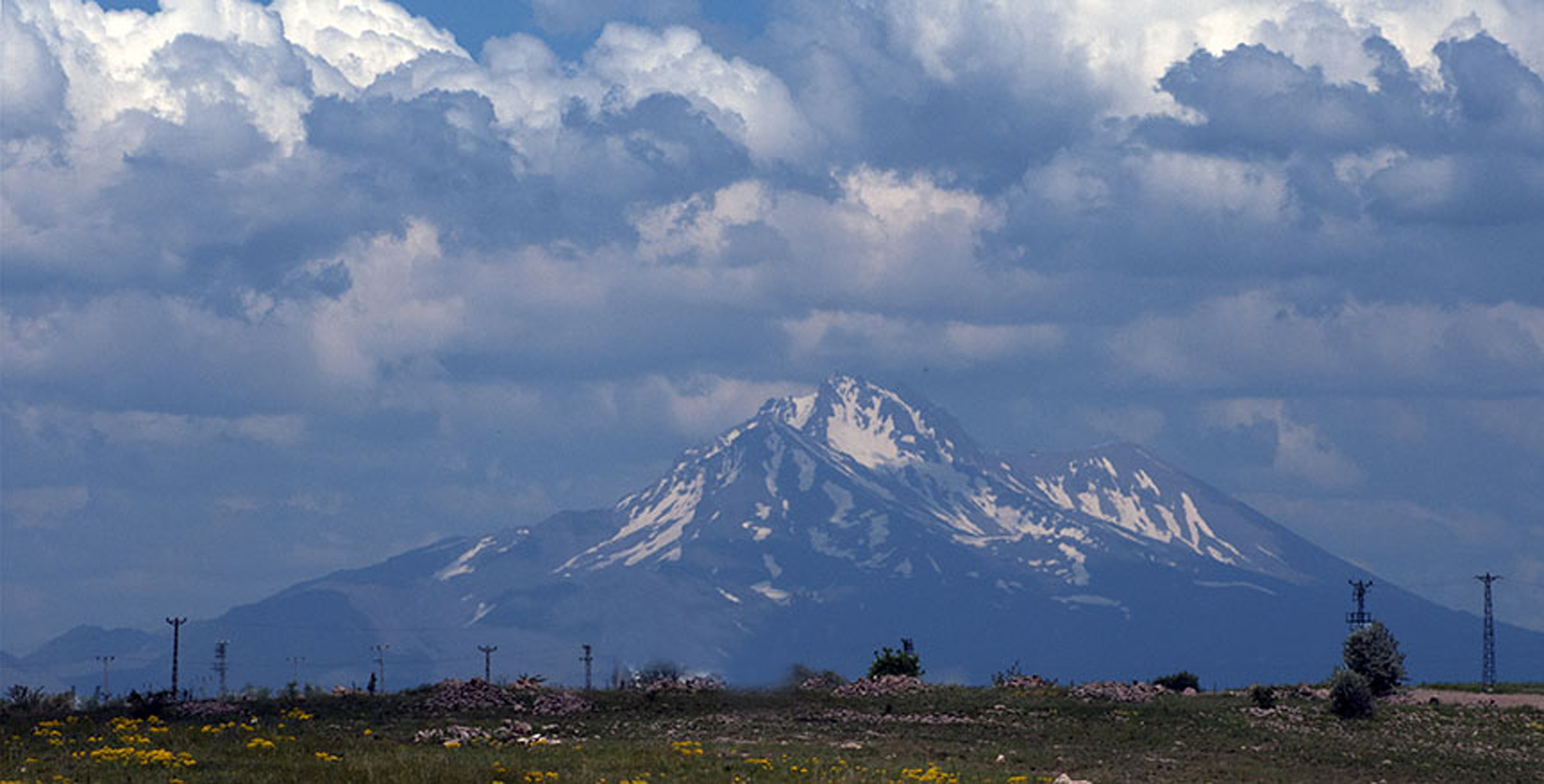 Der Berg Erciyes, der größte Stratovulkan der Türkei, mit Schnee an seinen Hängen; Foto: Sugato Mukherjee