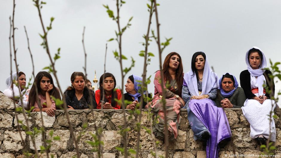 Jesidische Frauen am Rande einer Neujahrsfeier in Dohuk 2019. (Foto: SAFIN HAMED/AFP via Getty Images)