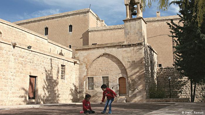 ماردين في تركيا - حيث الإسلام والمسيحية والتركية والعربية والآرامية والكردية  08 Mardin - Tuerkei