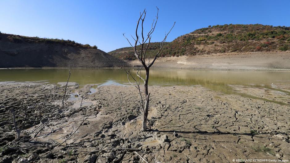 Water shortage in the Syrian province of Idlib in summer 2021 (photo: Abdulaziz Ketaz/AFP/Getty Images)