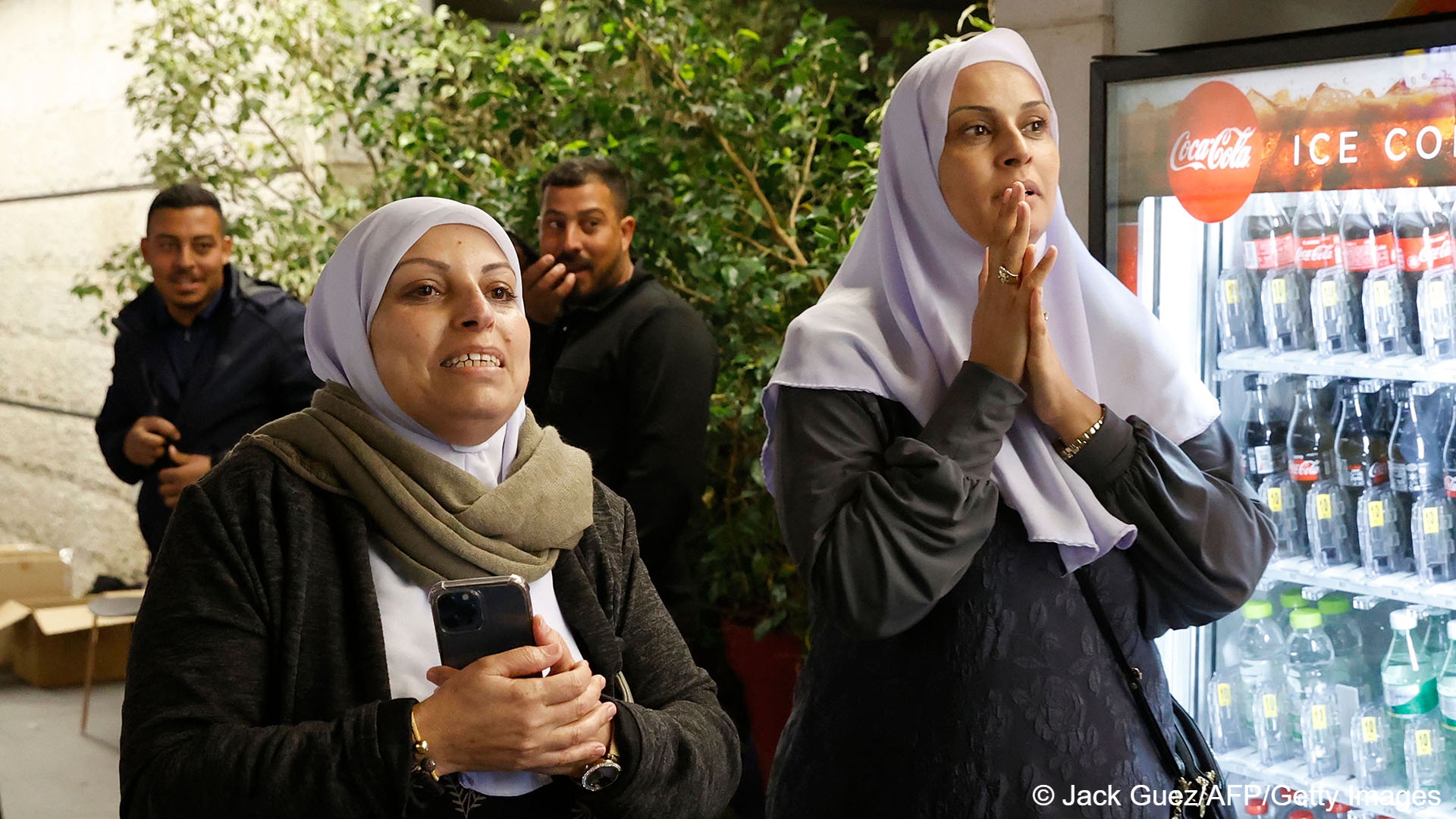 Family members wait for the arrival of Israeli Arab passengers arriving from Ukraine via the border with Romania on an Israeli ‚Israir‘ rescue flight at Israel‘s Ben Gurion airport in Lod, near Tel Aviv, on 1 March 2022 (photo: JACK GUEZ / AFP)