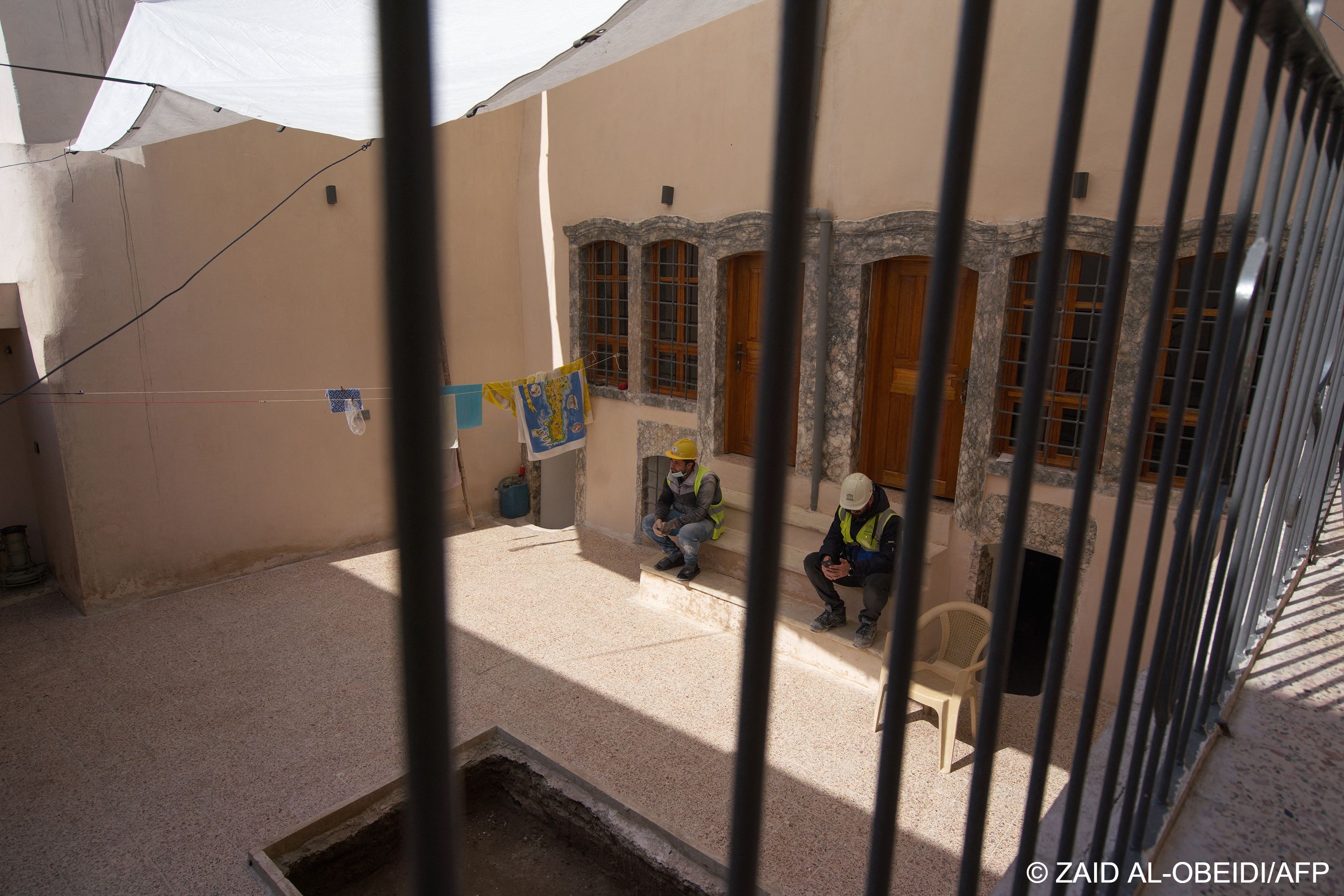 Iraqi architects with the the United Nations Educational, Scientific and Cultural Organization UNESCO sit inside a renovated traditional house in the old town of Iraq‘s northern city of Mosul, on 23 February 2022 (photo: Zaid Al-Obeidi/AFP)