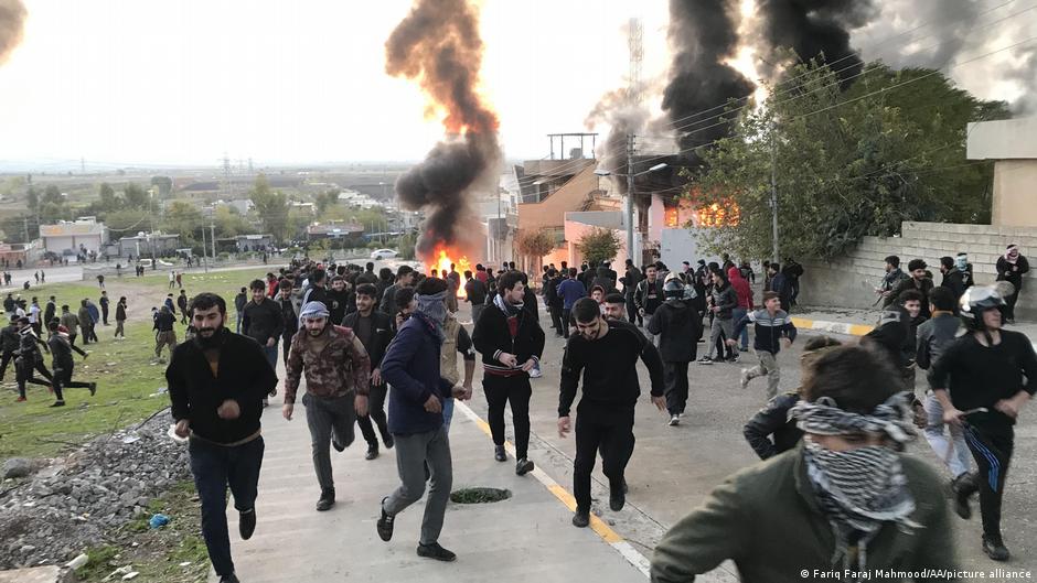 Proteste und Ausschreitungen in Sulaimaniyye im Nev 2021; Foto: Fariq Faraj Mahmood/AA/picture-alliance 