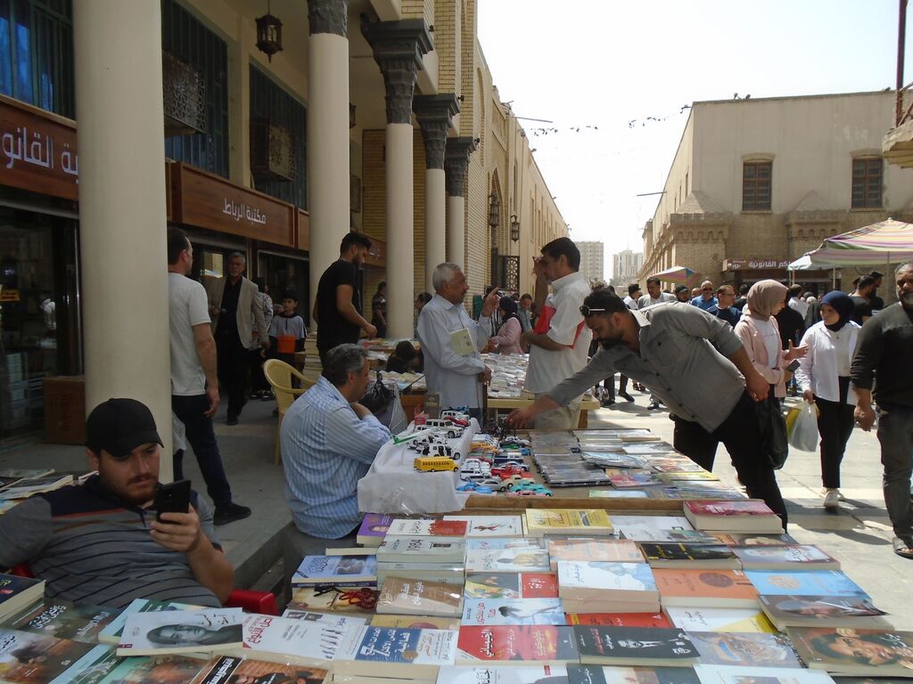 شارع المتنبي في بغداد - العراق. 