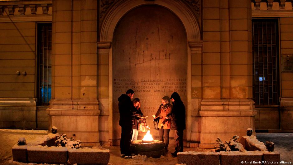 Die "Ewige Flamme" im Zentrum der bosnischen Hauptstadt Sarajevo; Foto: Amel Amric/AP/picture-alliance