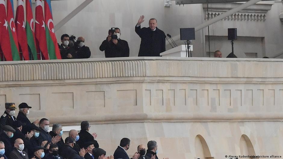 Erdogan in Baku celebrating Azerbaijan's victory over Armenia in the Nagorno-Karabkh conflict in 2020 (photo: Alexei Kudenko/dpa/picture-alliance)