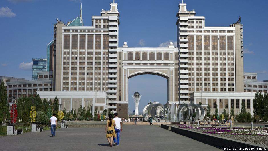 Almaty, the largest city in Kazakhstan (photo: picture-alliance/dpa/P. Smolka)