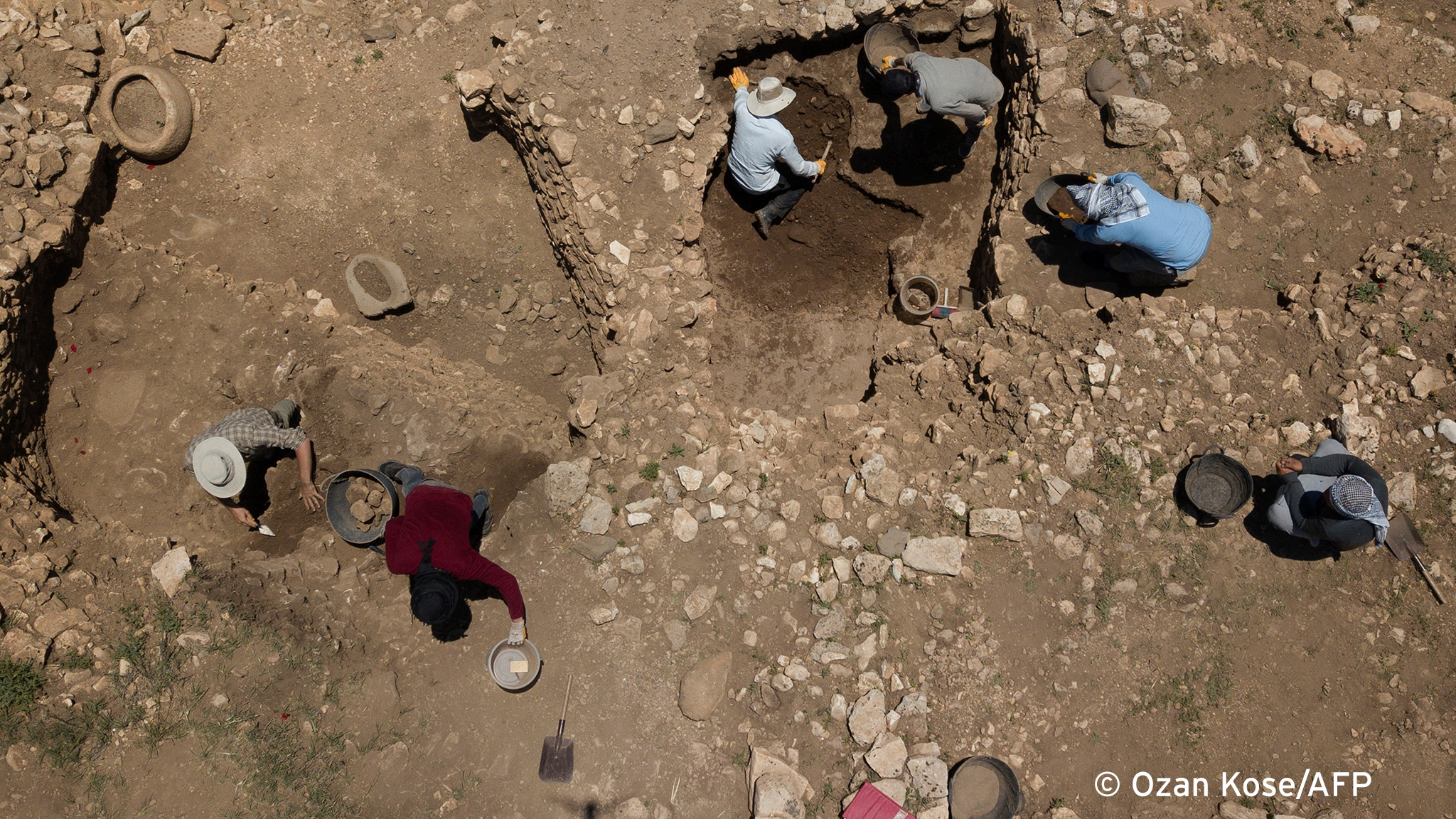  Archaeologists working on the Gobekli Tepe site in southeastern Turkey, one of the most important in the world (photo: Ozan KOSE/AFP) 