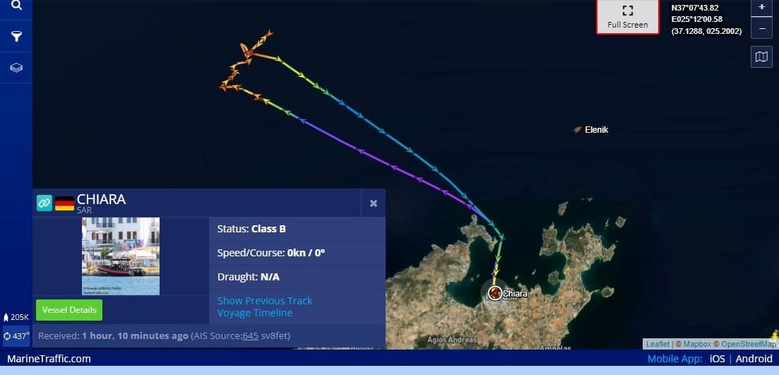 Über 160 Kilometer lang verlief die Reise. Am frühen Abend, ungefähr dreizehn Kilometer von der Kykladeninsel Paros entfernt, fiel ein Motor aus. Dann der zweite. Vergeblich versuchten Kheiraldin, Mohammed und Abdallah, die Motoren wieder in Ganz zu setzen. Panik brach aus, als Wasser in das völlig überfüllte Boot eindrang. Das Boot kenterte.