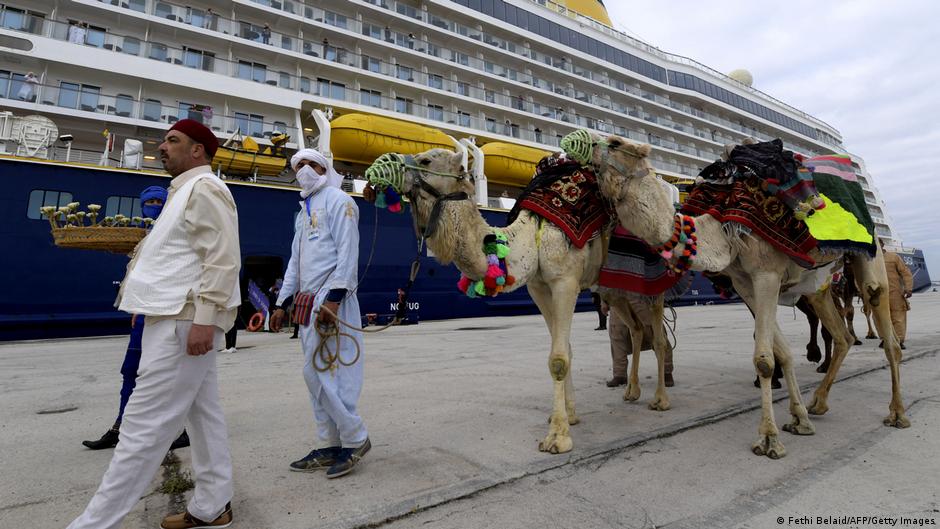 Zwei Jahre lang hatte die Corona-Pandemie den Tourismus in Nordafrika und Nahost lahmgelegt. Nun erwacht er langsam wieder zum Leben - sehr zur Erleichterung der dortigen Regierungen. Denn in Ländern wie Tunesien, Ägypten, Marokko und Jordanien trägt der Tourismus wesentlich zum Bruttosozialprodukt bei - und damit indirekt auch zum Erhalt der politischen Stabilität.