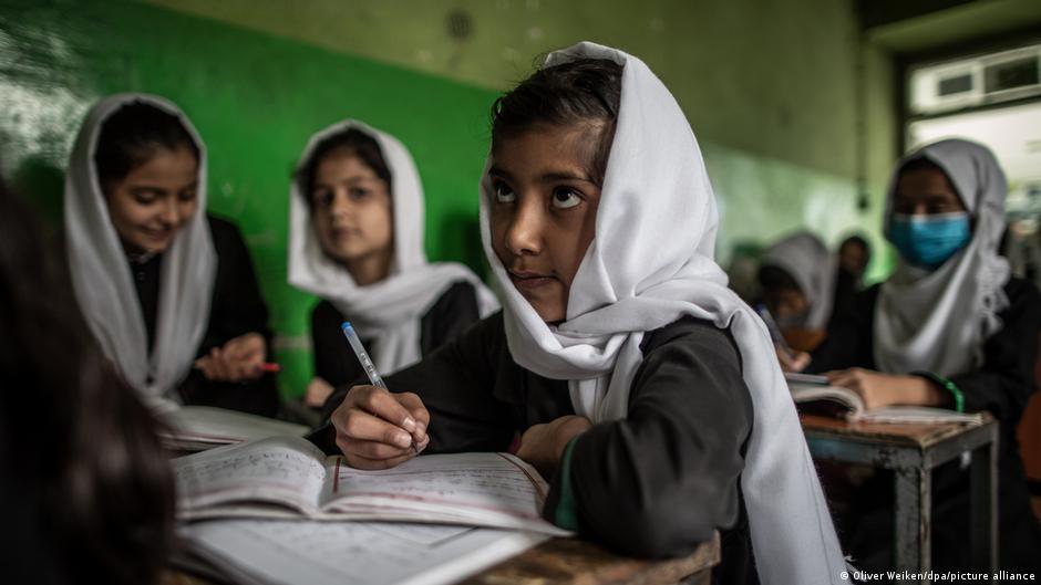 Mädchen in einer Grundschule in Afghanistan (Foto: dpa/picture-alliance)