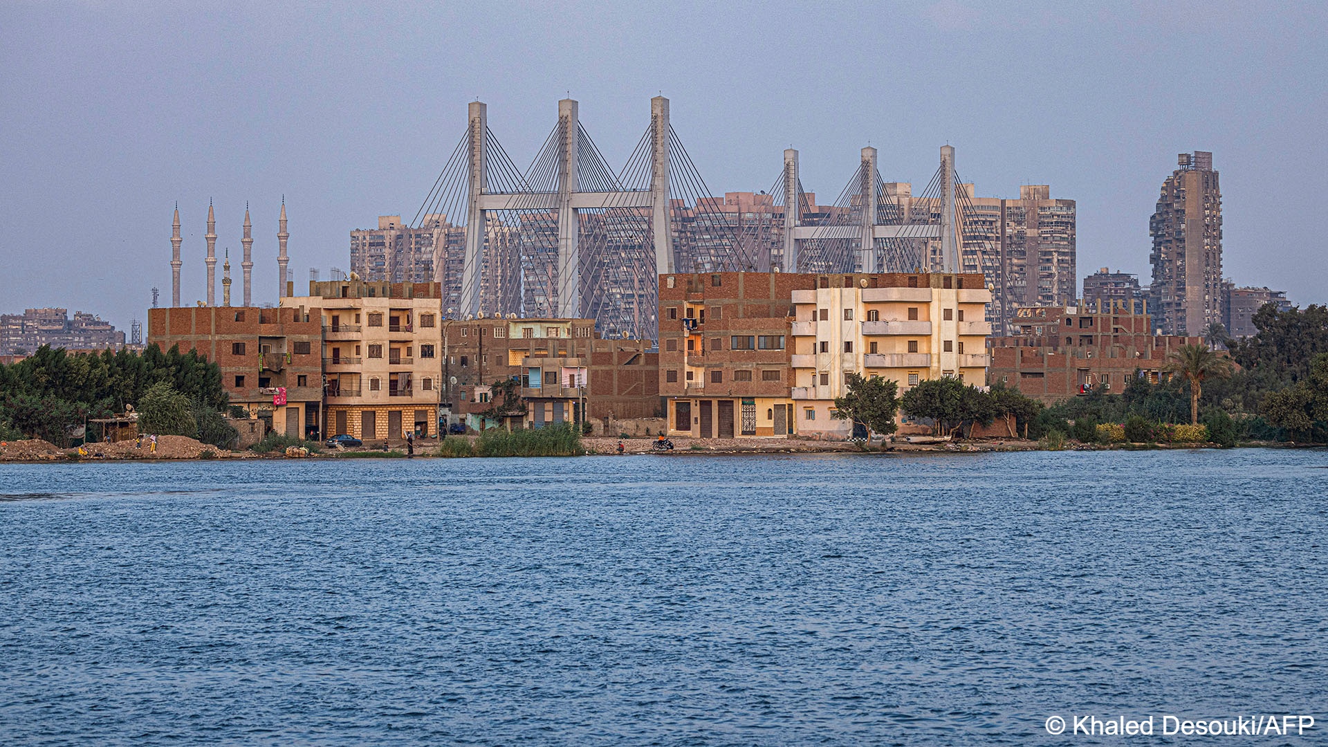 A trailer truck filled with sand waits near a dock at the construction site of new residential towers in the Nile island of Warraq in Giza province opposite the northern shore of Egypt‘s capital on 31 August 2022, the slums of which are planned for development by the Egyptian government (photo: AFP)