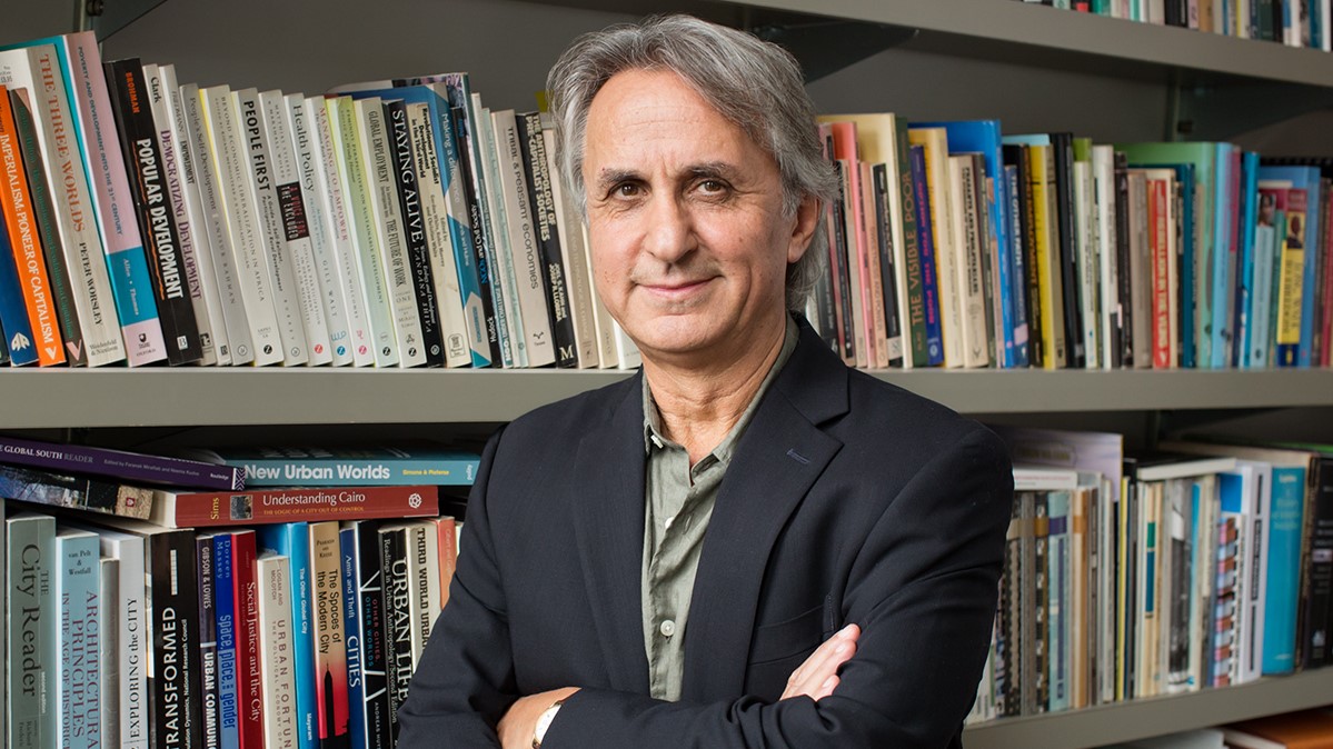 Iranian sociologist Asef Bayat (photo: L. Brian Stauffer)