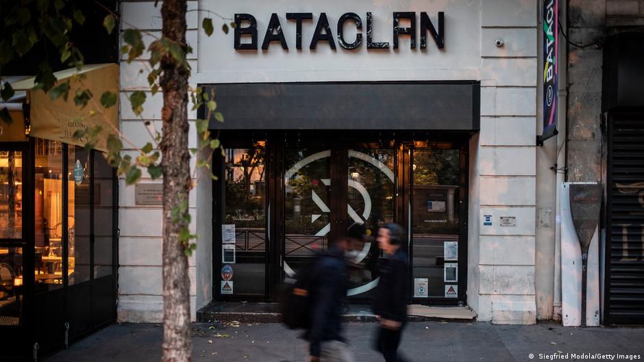 Der Eingang des Konzertsaals "Bataclan" in Paris im September 2021; Foto: Siefried Modola/Getty Images