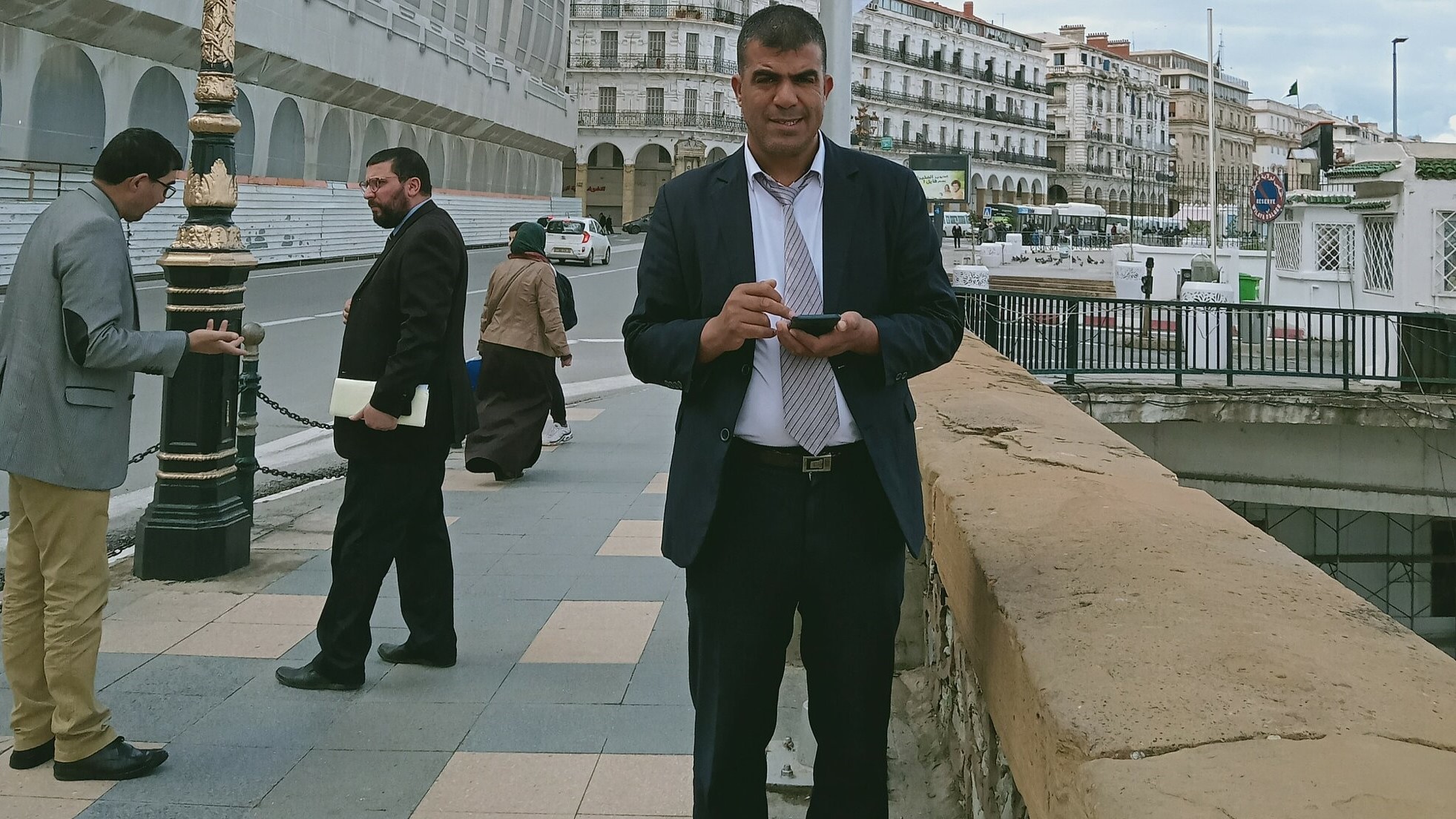 Samir Zoulikha, who is leading efforts to raise awareness of the risks of illegal migration, on the waterfront in Algiers (photo: Zineb Bettayeb)