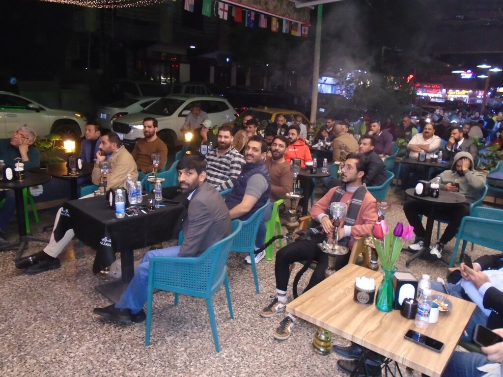 Public viewing at the Opera Cafe in tBaghdada's Adamija district (photo: Birgit Svensson)