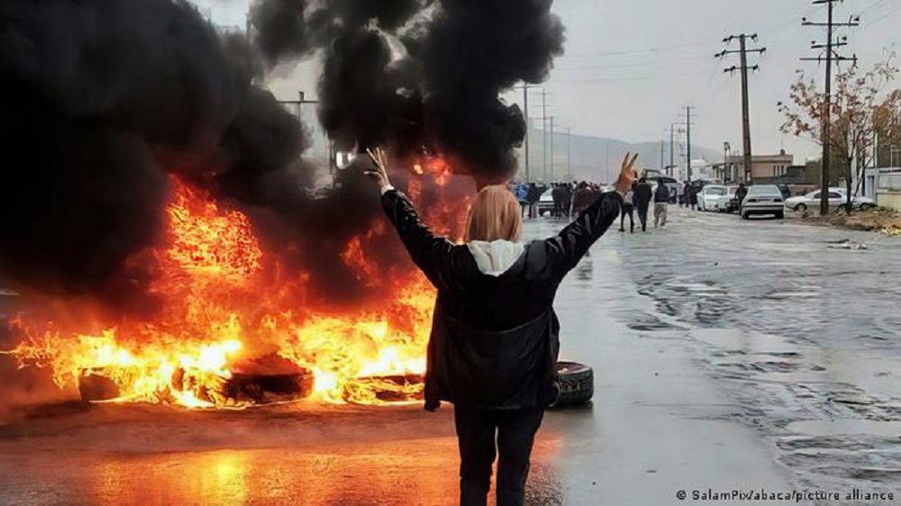  Iranproteste 2022 -  Ohne Hidschab - und mit viel Mut