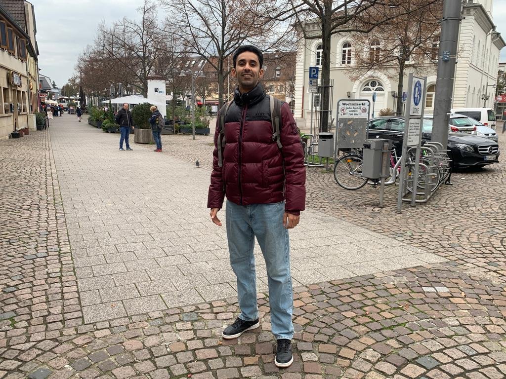 معتز بن عامر في شارع للمشاة في ألمانيا. Moetaz ben Amer on a pedestrian street in Germany (photo: private)