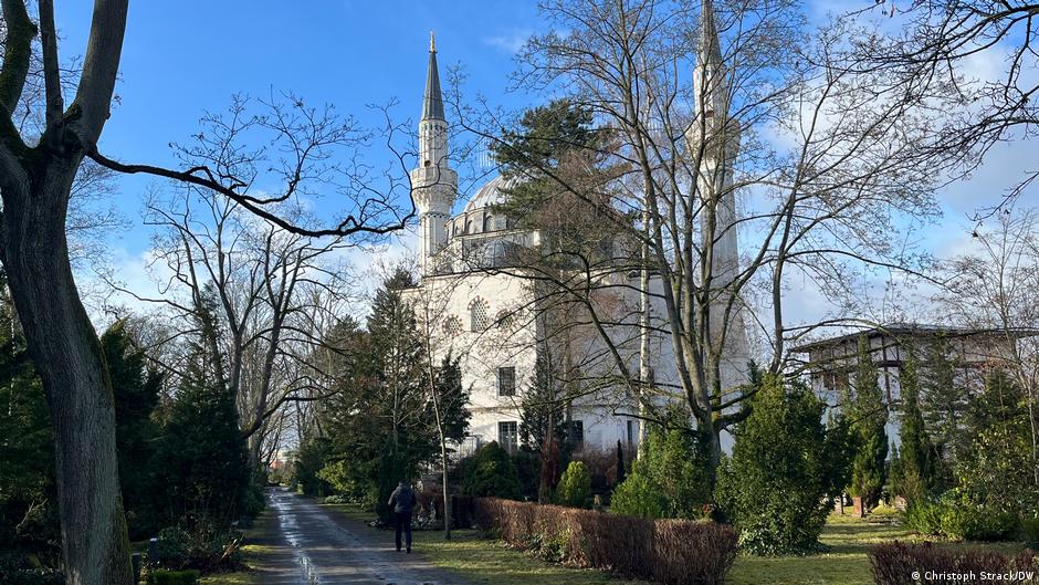 مسجد شهيتليك التركي بمنطقة تيمبلهوف في برلين - ألمانيا. Die Sehitlik-Moschee in Berlin; Foto: Christoph Strack/DW