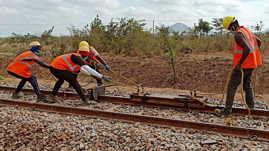 Ostafrikas historisches Meterspurbahnsystem wird überholt. In vielen Teilen des Kontinents ist das geplante SGR-Netz allerdings noch in weiter Ferne.