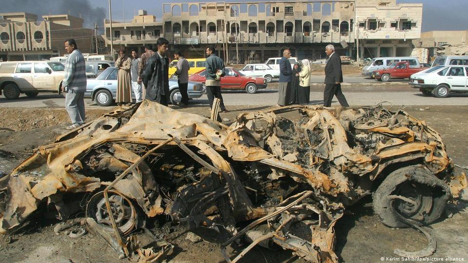 Baghdad after the explosion of a car bomb (image: Karim Sahib/dpa/picture-alliance)