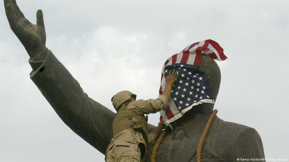 إسقاط تمثال الرئيس العراقي صدام حسين في بغداد. Sturz der Statue von Saddam Hussein; Foto: Ramzy Haidar/AFP/Getty Images