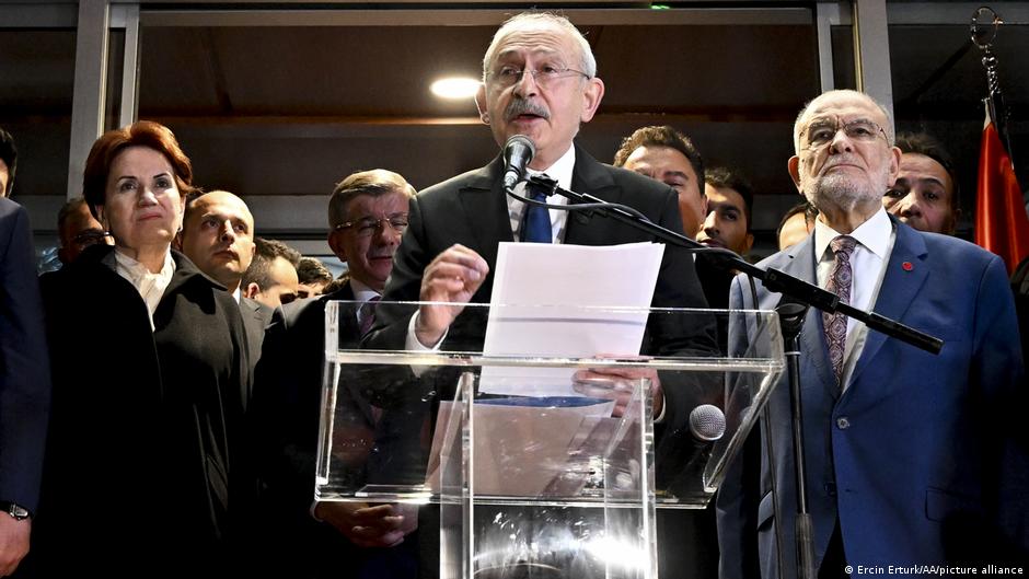 Kemal Kilicdaroglu, seen here giving a speech, is Erdogan's main challenger for the presidency (image: Ercin Erturk/AA/picture alliance)