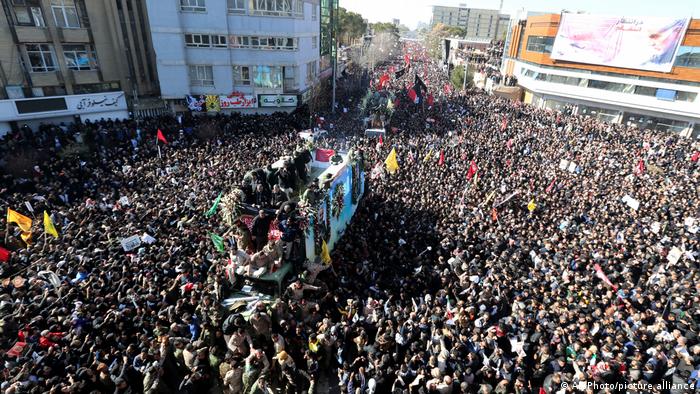 04 Massenpanik Iran Kerman Foto Picture Alliance إيران - حادثة تدافع مأساوية حصدت أرواح البشر.