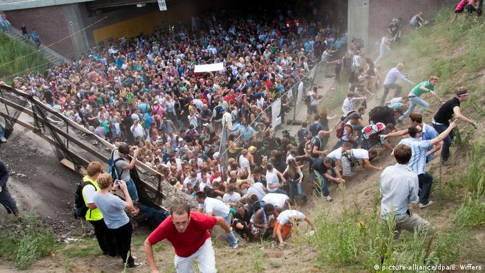 14 Deutschland Massenpanik Foto Picture Alliance ألمانيا - حادثة تدافع مأساوية حصدت أرواح البشر.