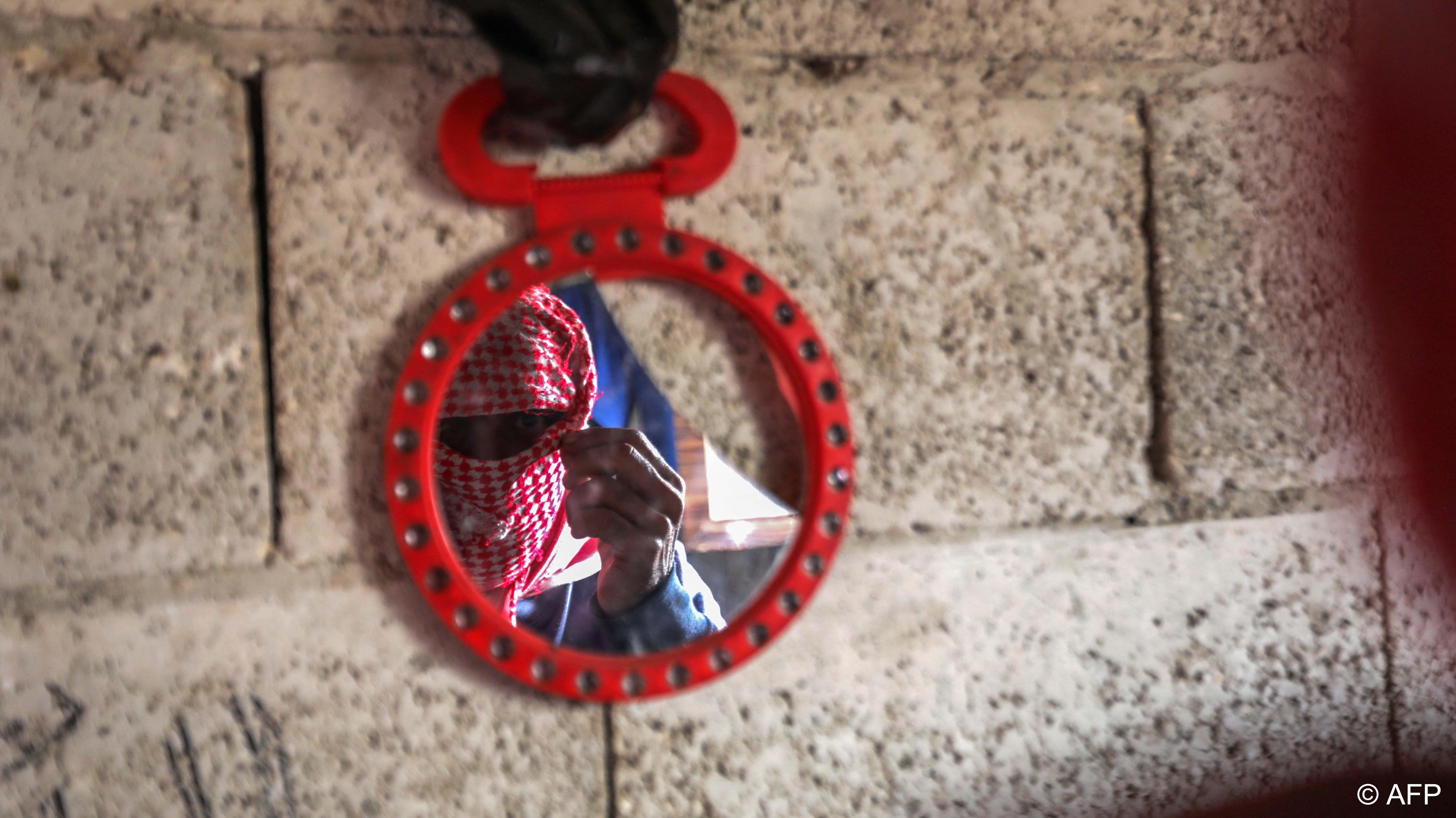 A masked captagon dealer in the Syrian city of Aleppo talks to AFP (image: AFP)