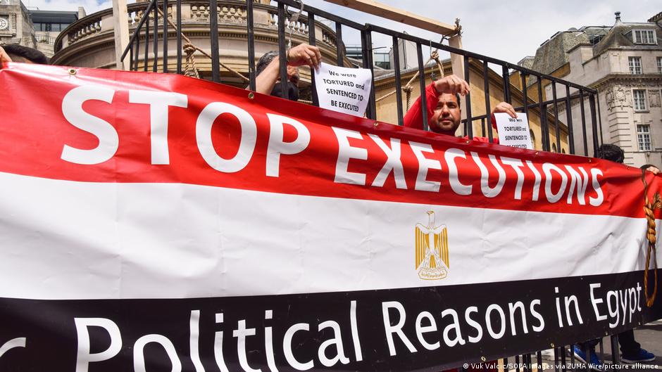 Egyptian activists complain the international community often talks about Egypt's crisis-ridden economy, but says far less about its dire human rights situation. So why is one seen as more important than the other? 