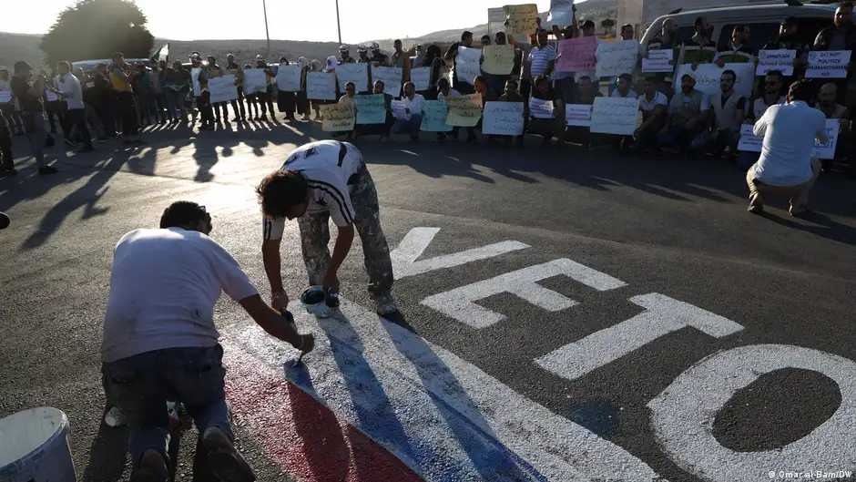 بعد استخدام روسيا حق النقض (الفيتو) ضد مشروع قرار أممي لتمديد آلية المساعدات الإنسانية عبر الحدود إلى سوريا لتسعة أشهر، كيف ستدخل المساعدات بعد ذلك؟ Cross-Border aid in Syria Foto DW