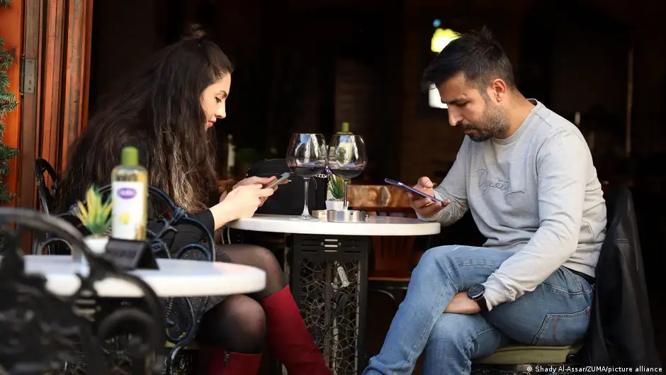 مقهى في إسطنبول - تركيا. Türkei Istanbul - Cafe Foto Picture Alliance.png