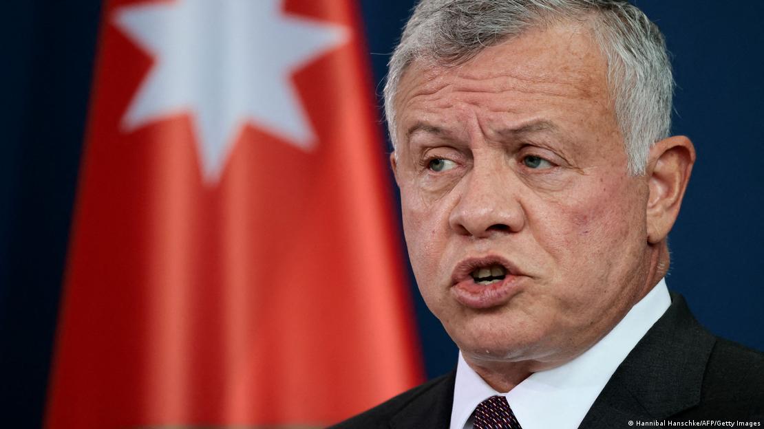 Close-up on the face of Jordanian king Abdullah II while he gives a speech.