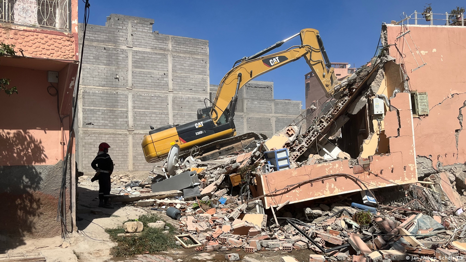 The first 72 hours are crucial for saving the lives of those still under the rubble, as seen here in Amizmiz (image: Jan-Philipp Scholz/DW)