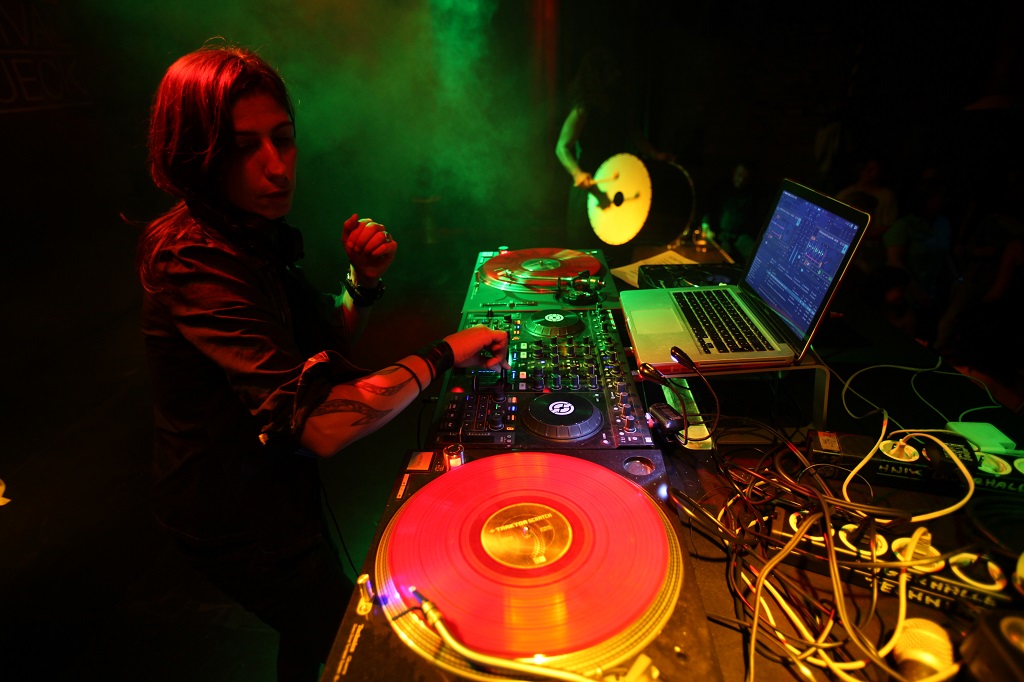 DJ Ipek Ipekcioglu (image: Philippe Freese)