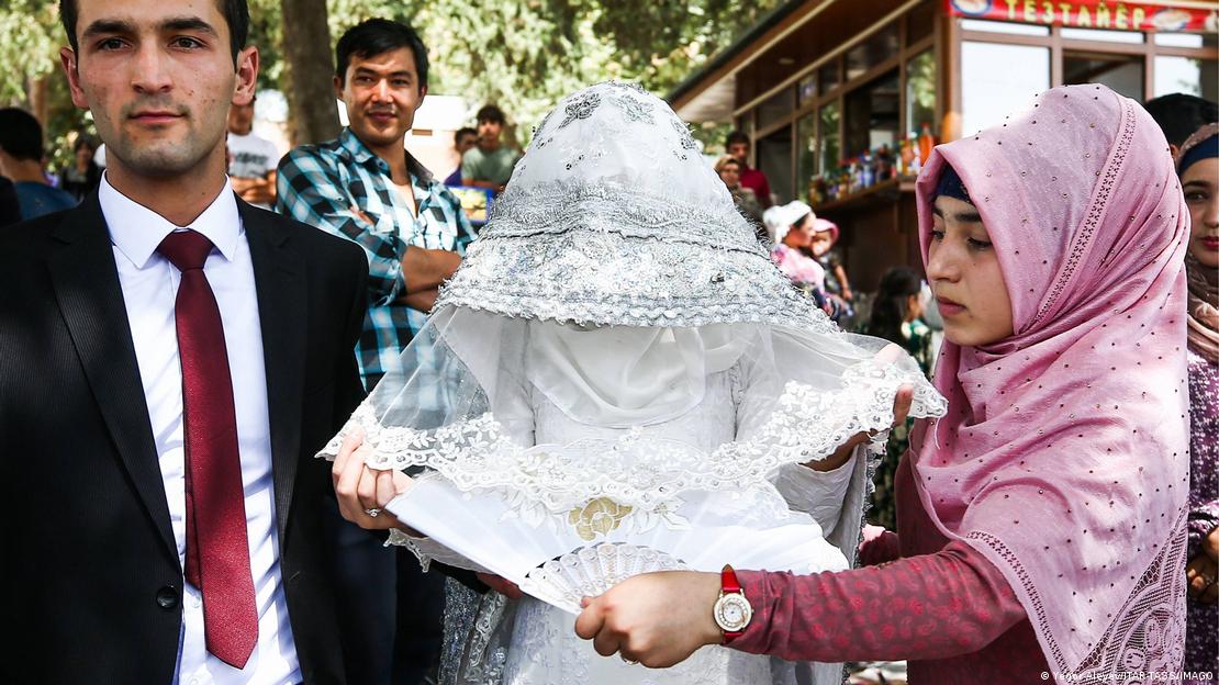 A wedding celebration in Hisor, Tajikistan (image: Yegor Aleyev/ITAR-TASS/IMAGO)