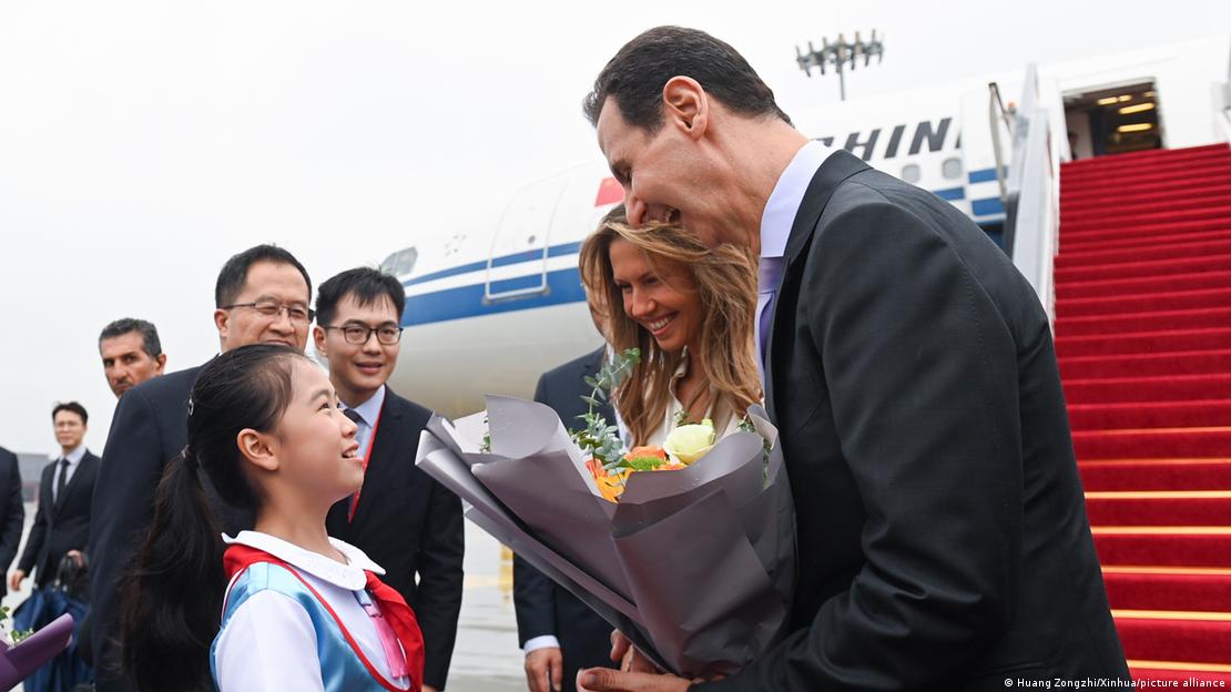 Assad (r.) at Hangzhou airport (image: Huang Zongzhi/Xinhua/picture alliance)