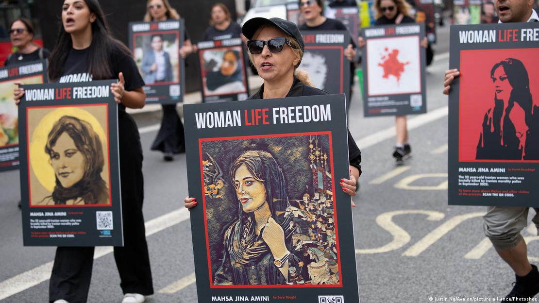 People around the world protested against the Iranian regime, here in Londom (image: Justin Ng/Avalon/picture alliance/Photosho) 