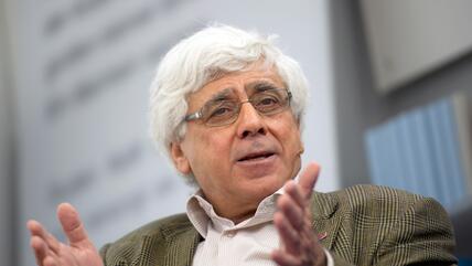 Headshot of Palestinian intellectual Sari Nusseibeh in conversation