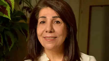 Headshot of a woman with shoulder-length brown hair (Najat Abed Alsamad)