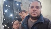 صورة من: Ibrahim Kharabishi/privat - الفلسطيني إبراهيم خرابيشي وجزء من عائلته في غزة. Palestinian and Gaza City resident Ibrahim Kharabishi and two of his children